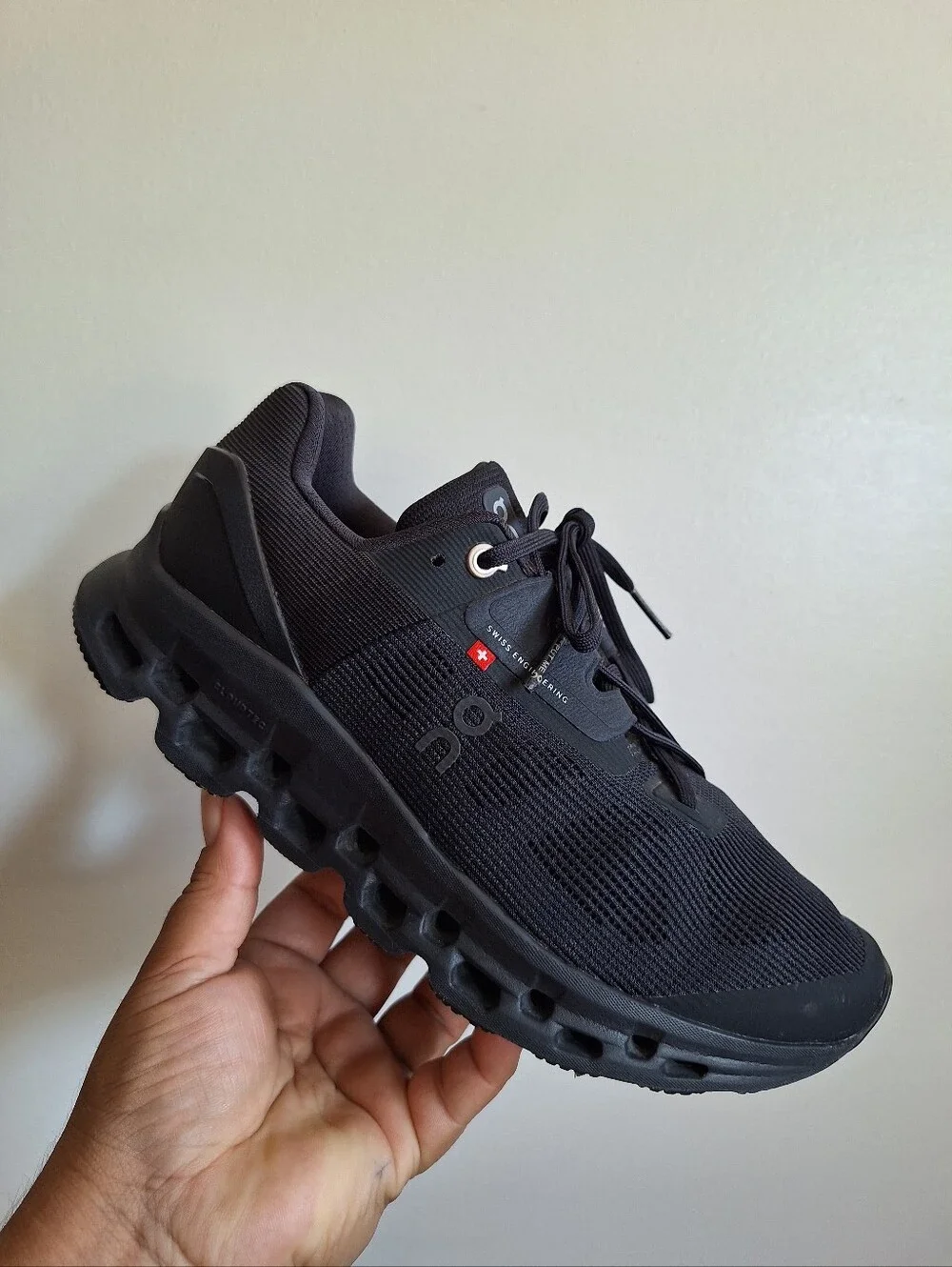 On Running Cloudstratus Women's Black Size 7